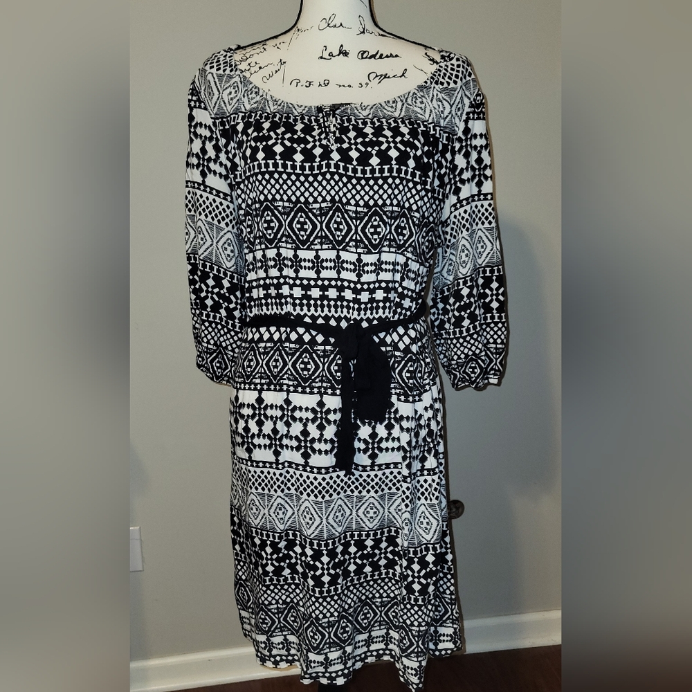 Black and White Sheath Dress with 3/4 Bishop Sleeves